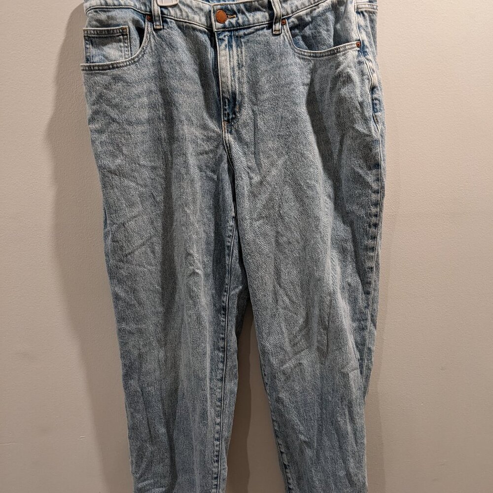 Lane Bryant Women's Light Wash Straight Leg Blue  Jeans Sz 16